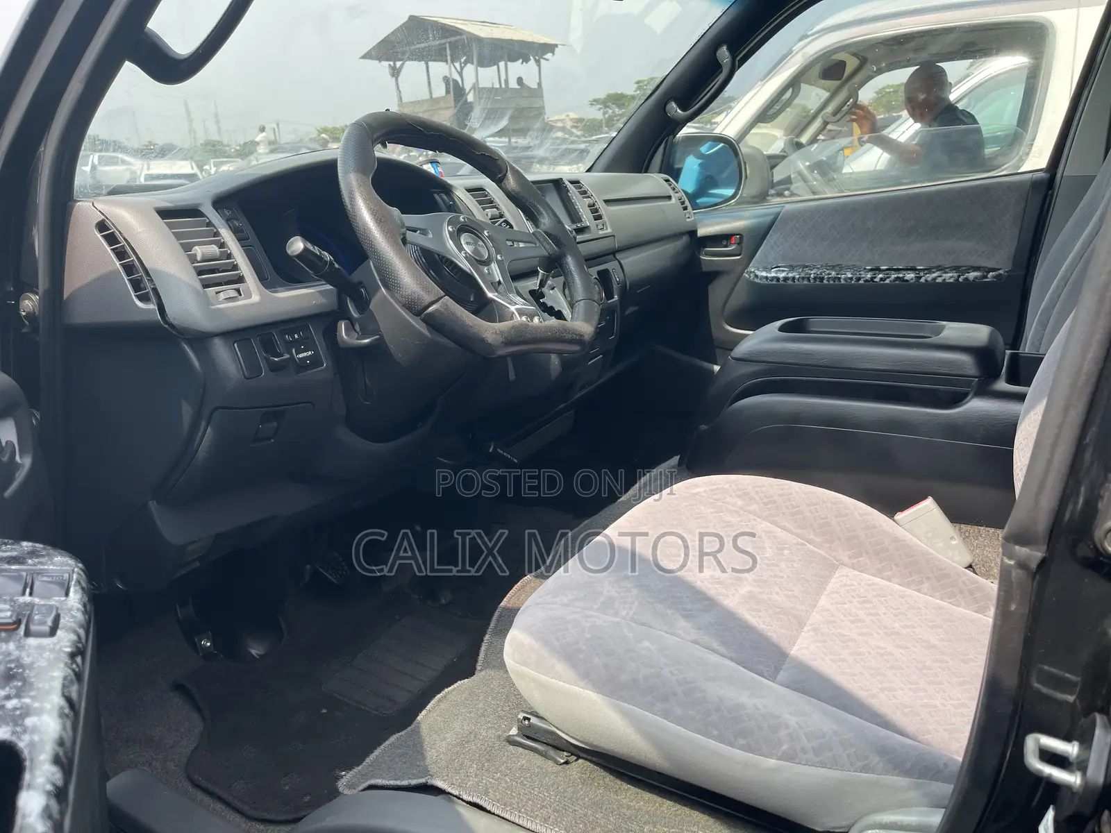 Toyota HiAce 2012 Black