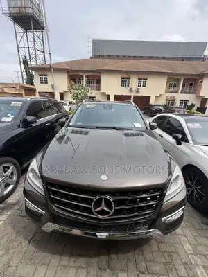 Mercedes-Benz M Class ML350 4MATIC 4dr SUV AWD (3.5L 6cyl 7A) 2014