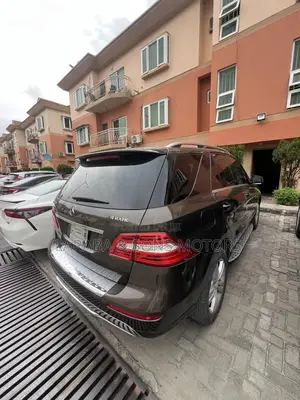 Mercedes-Benz M Class ML350 4MATIC 4dr SUV AWD (3.5L 6cyl 7A) 2014