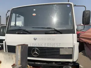 Super Clean Mercedes Benz 814 Truck
