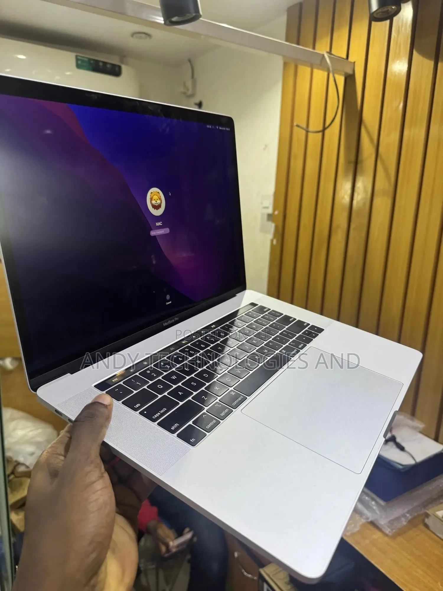 Laptop Apple MacBook Pro 2018 16GB Intel Core i7 SSD 512GB