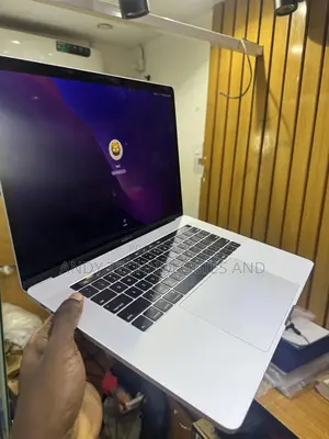 Laptop Apple MacBook Pro 2018 16GB Intel Core i7 SSD 512GB