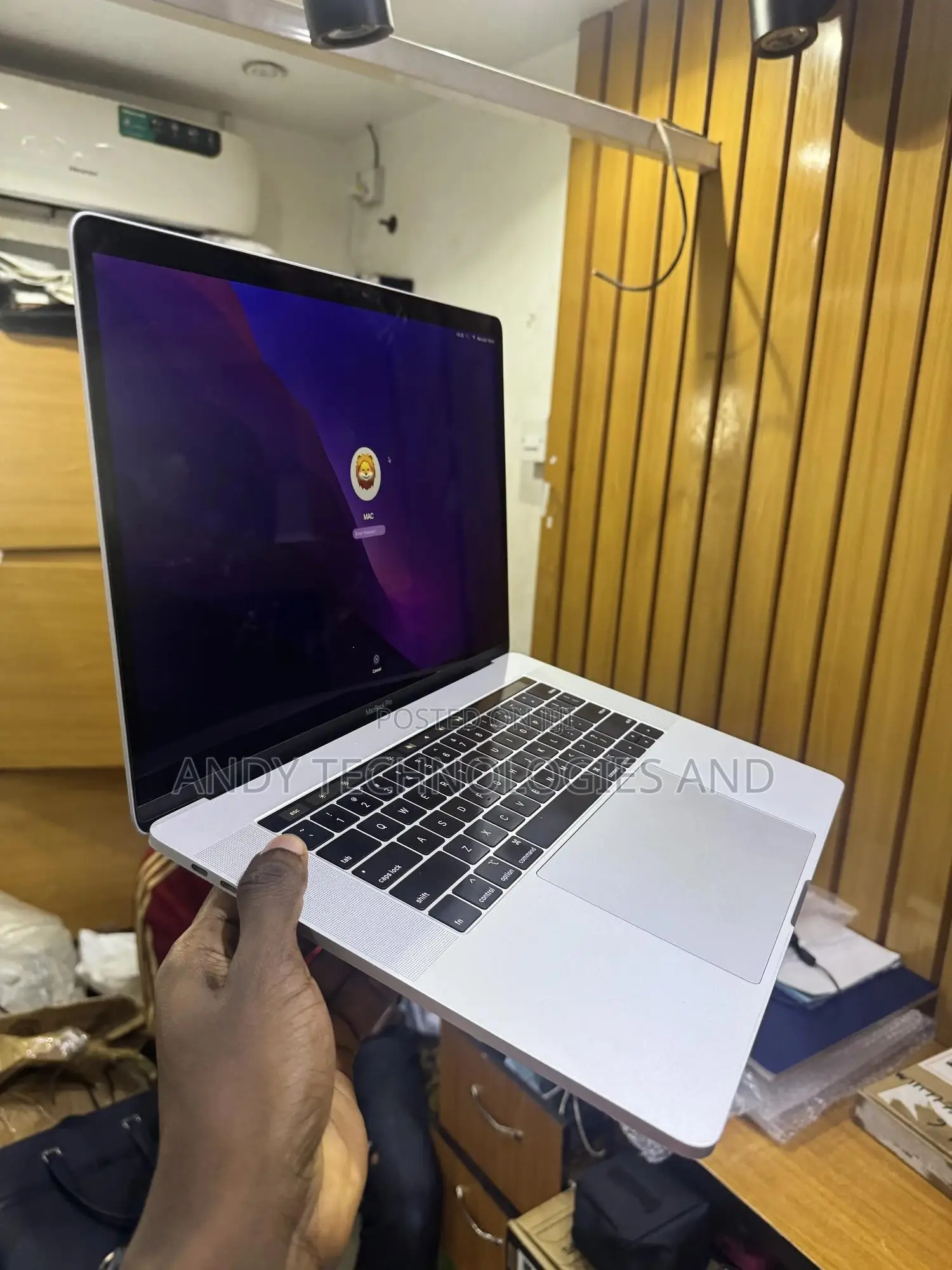 Laptop Apple MacBook Pro 2018 16GB Intel Core i7 SSD 512GB