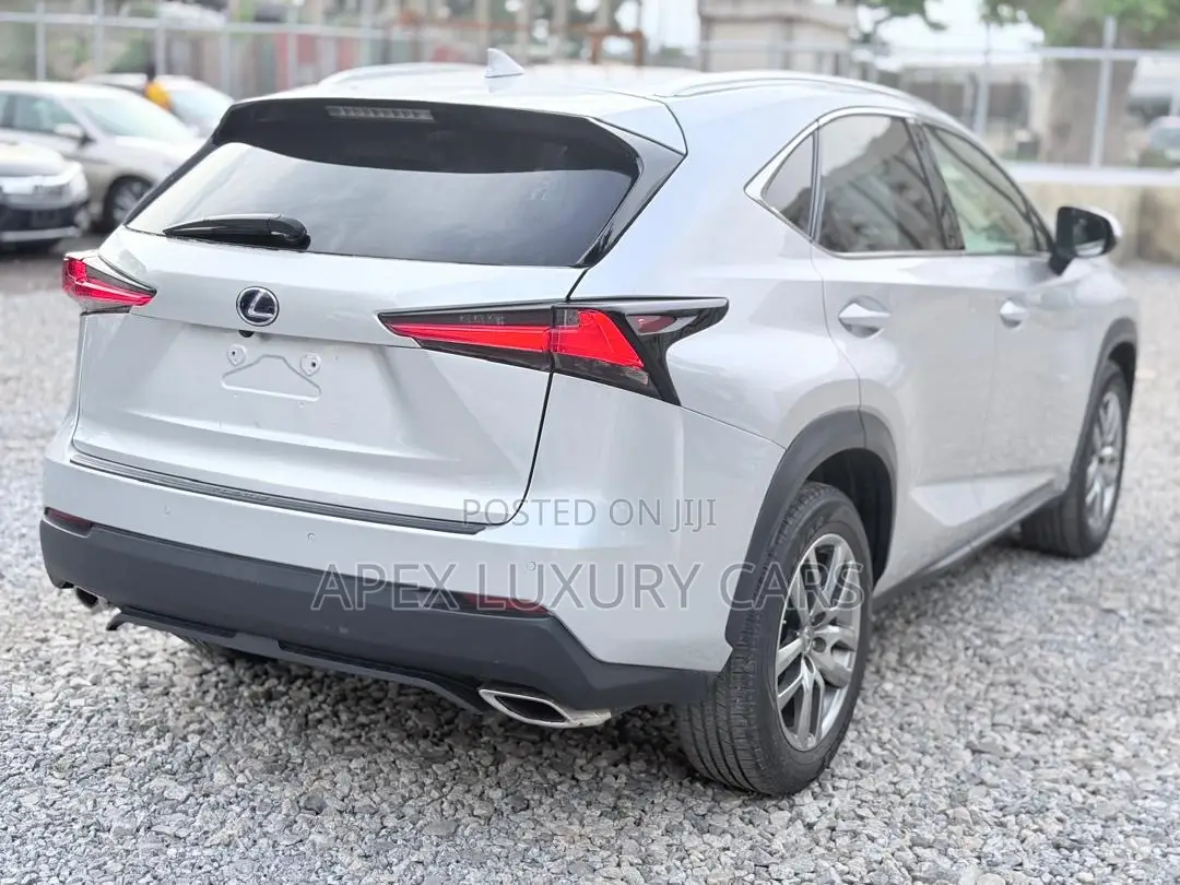 Lexus NX 2016 Silver