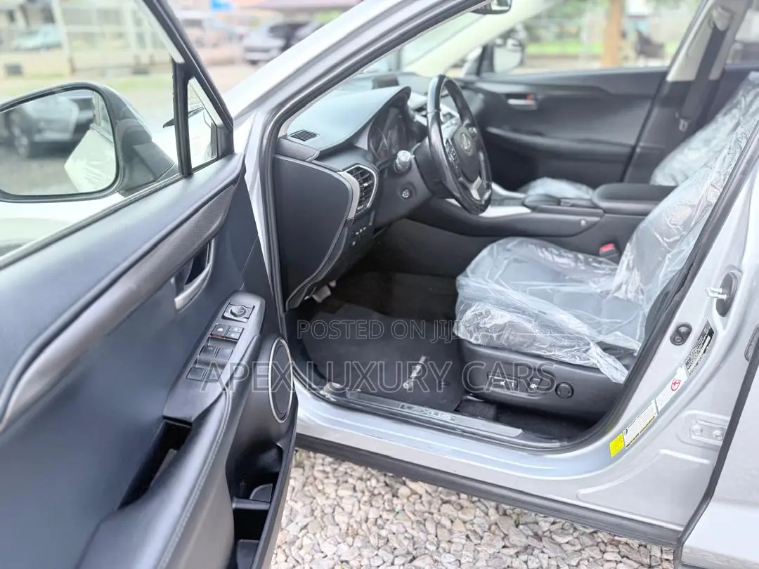 Lexus NX 2016 Silver