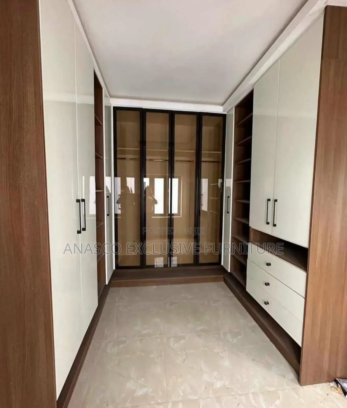 Walking Closet