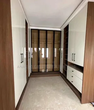 Walking Closet
