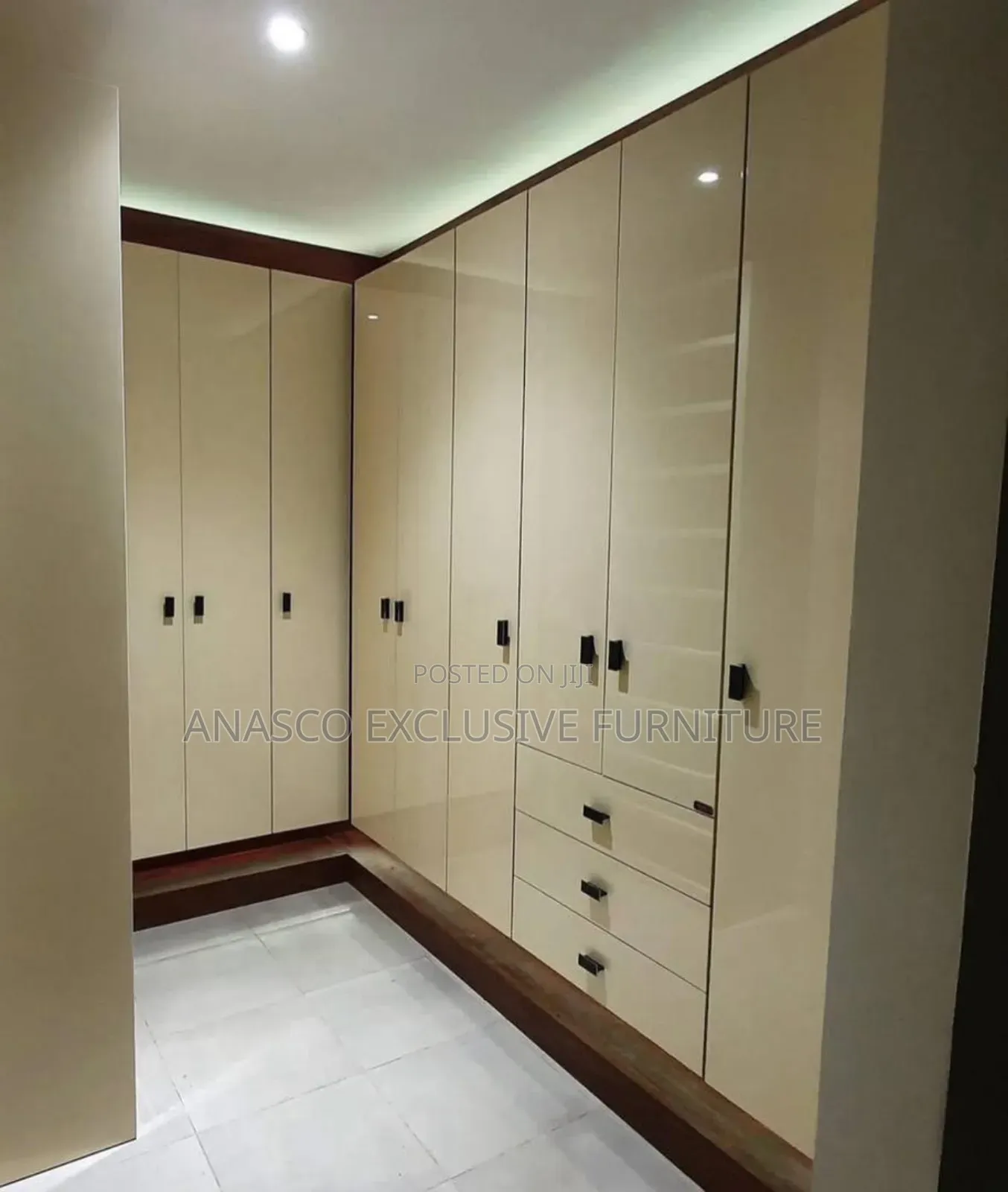 Walking Closet