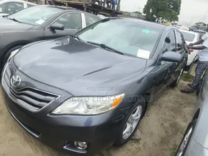 Toyota Camry LE 4dr Sedan (2.5L 4cyl 6AM) 2010 Gray