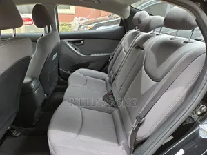 Hyundai Elantra SE Sedan FWD (1.8L 4cyl 6A) 2016 Black