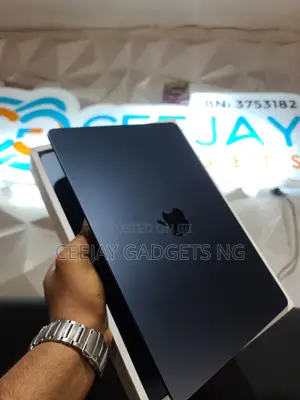 Laptop Apple MacBook Air 2024 M3 13-inch 16GB Apple M3 SSD 256GB