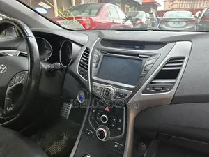 Hyundai Elantra Limited 4dr Sedan (1.8L 4cyl 6A) 2015 Silver