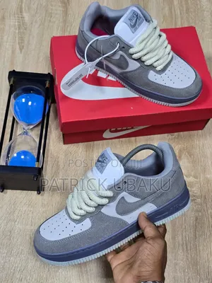 Nike Sneaker (Suede)