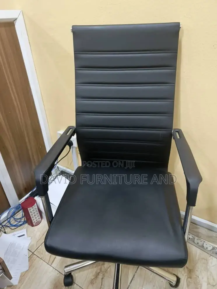 Rolling Chair (Leather)