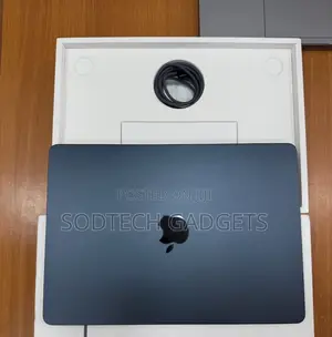 New Laptop Apple MacBook Air 2022 M2 8GB Apple M2 SSD 256GB