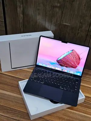 Photo - New Laptop Apple MacBook Air 2022 M2 8GB Apple M2 SSD 256GB