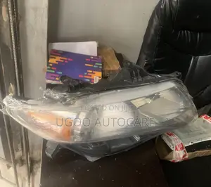 Toyota Venza 2010 Headlight Set