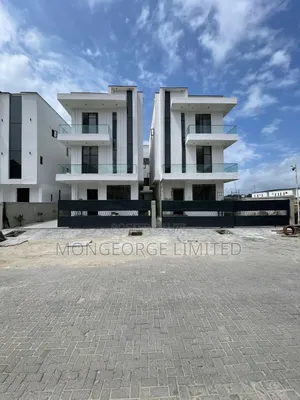 5bdrm Duplex in Chevron for sale