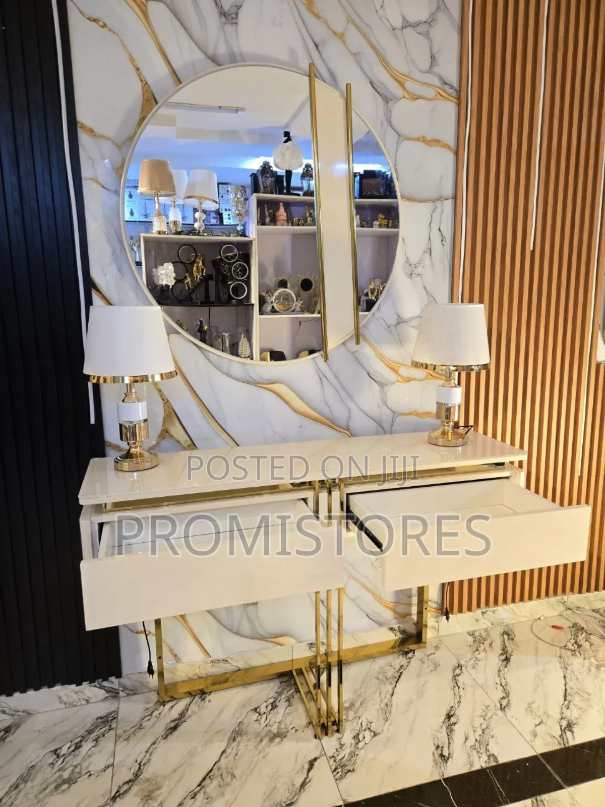 Luxury Console Table With the Mirror