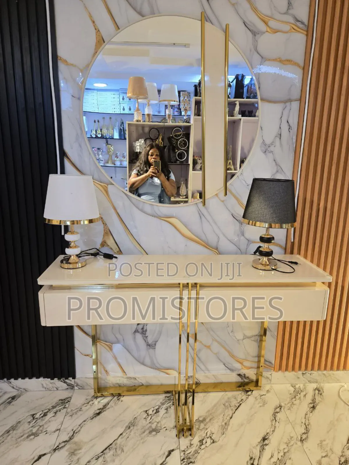 Luxury Console Table With the Mirror