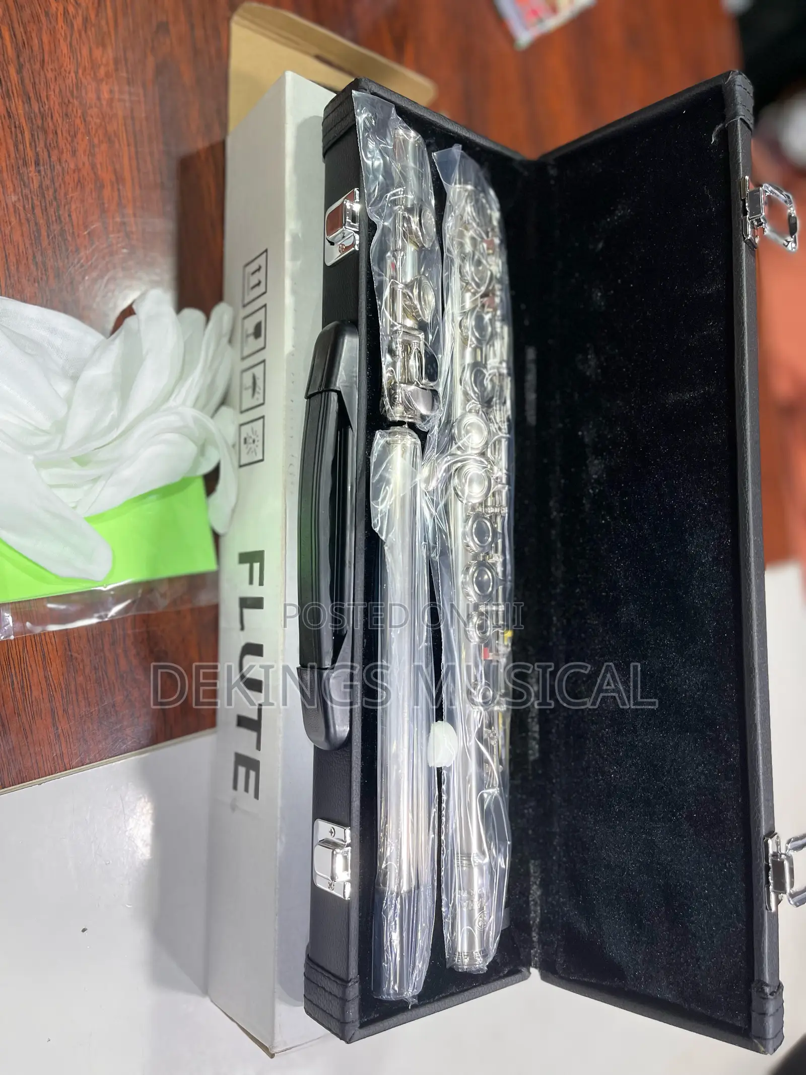 Yamaha Silver Stainless Flute Deluxe Edition