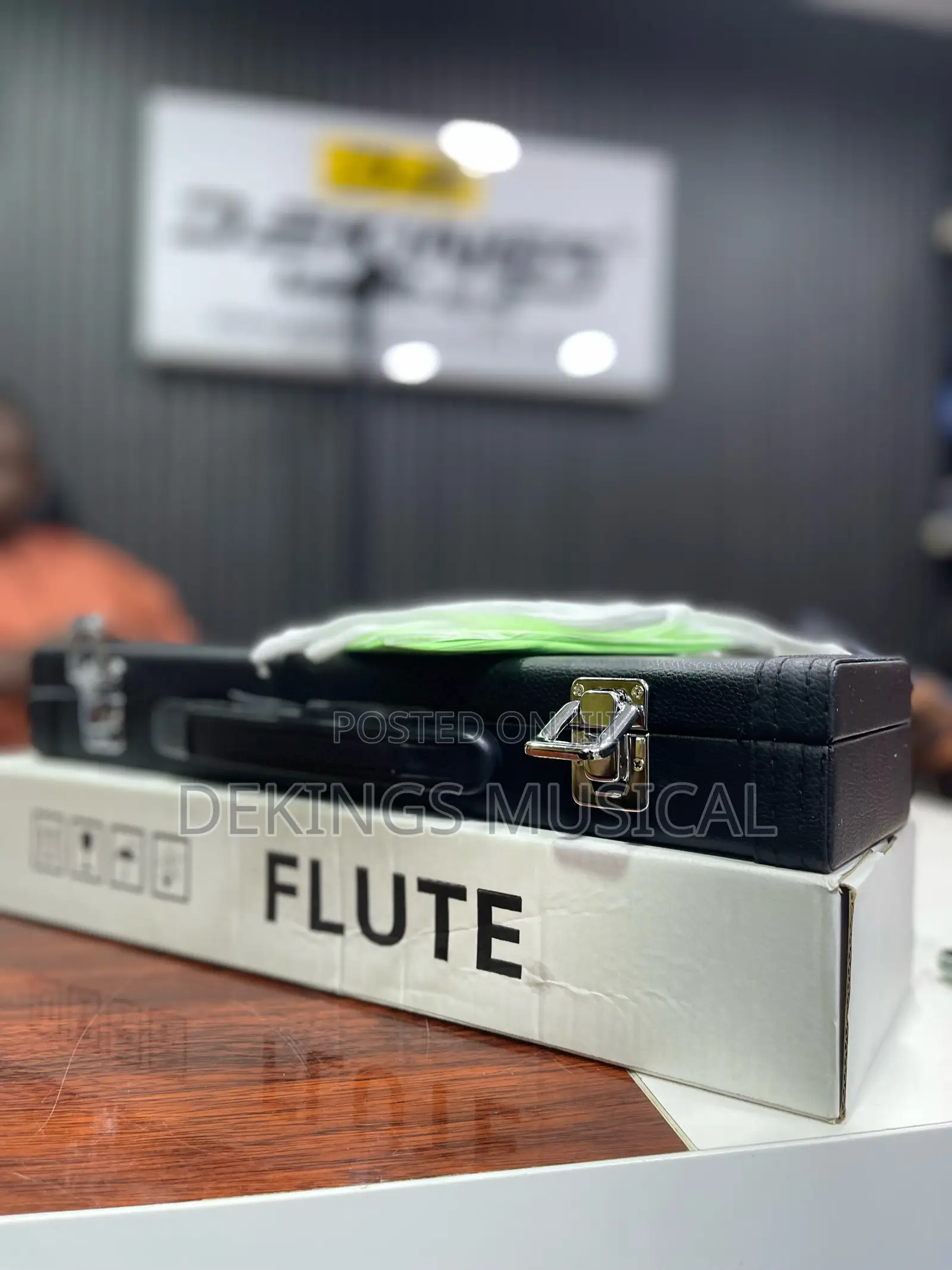 Yamaha Silver Stainless Flute Deluxe Edition