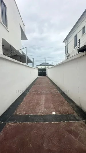 4bdrm Duplex in Lekki for rent