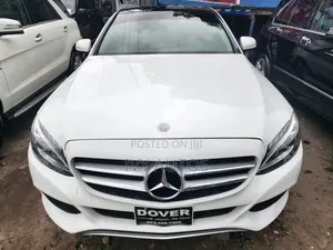 Mercedes-Benz C300 Luxury 4matic Sedan AWD (2.0L 4cyl 7A) 2017 White