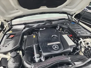 Mercedes-Benz C300 Luxury 4matic Sedan AWD (2.0L 4cyl 7A) 2017 White