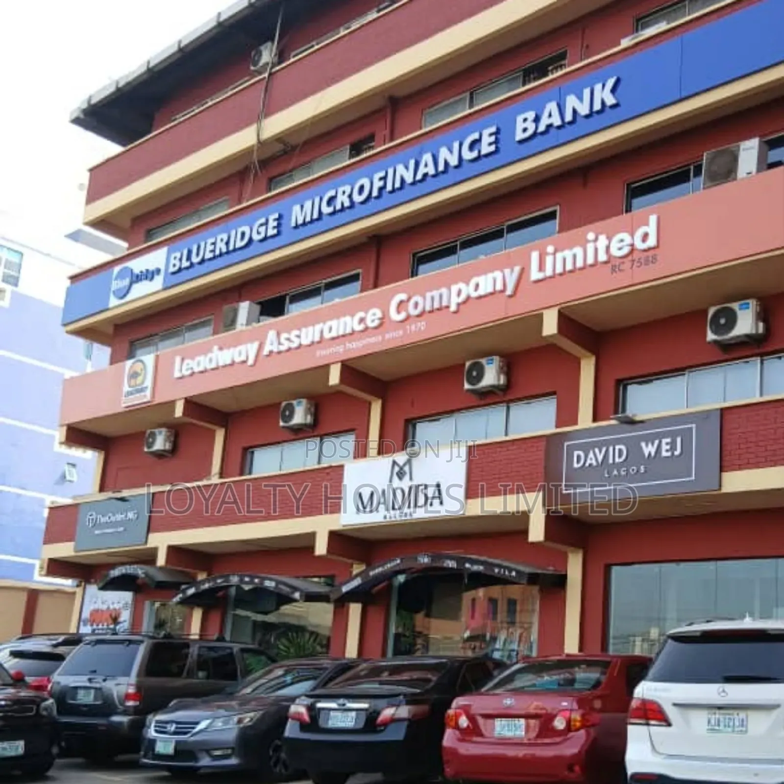 Open Plan 5 Storey Commercial Plaza