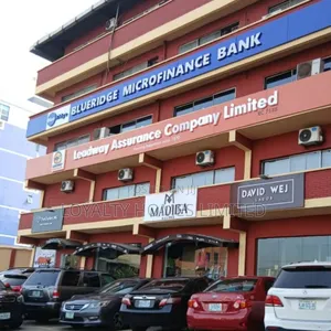 Open Plan 5 Storey Commercial Plaza