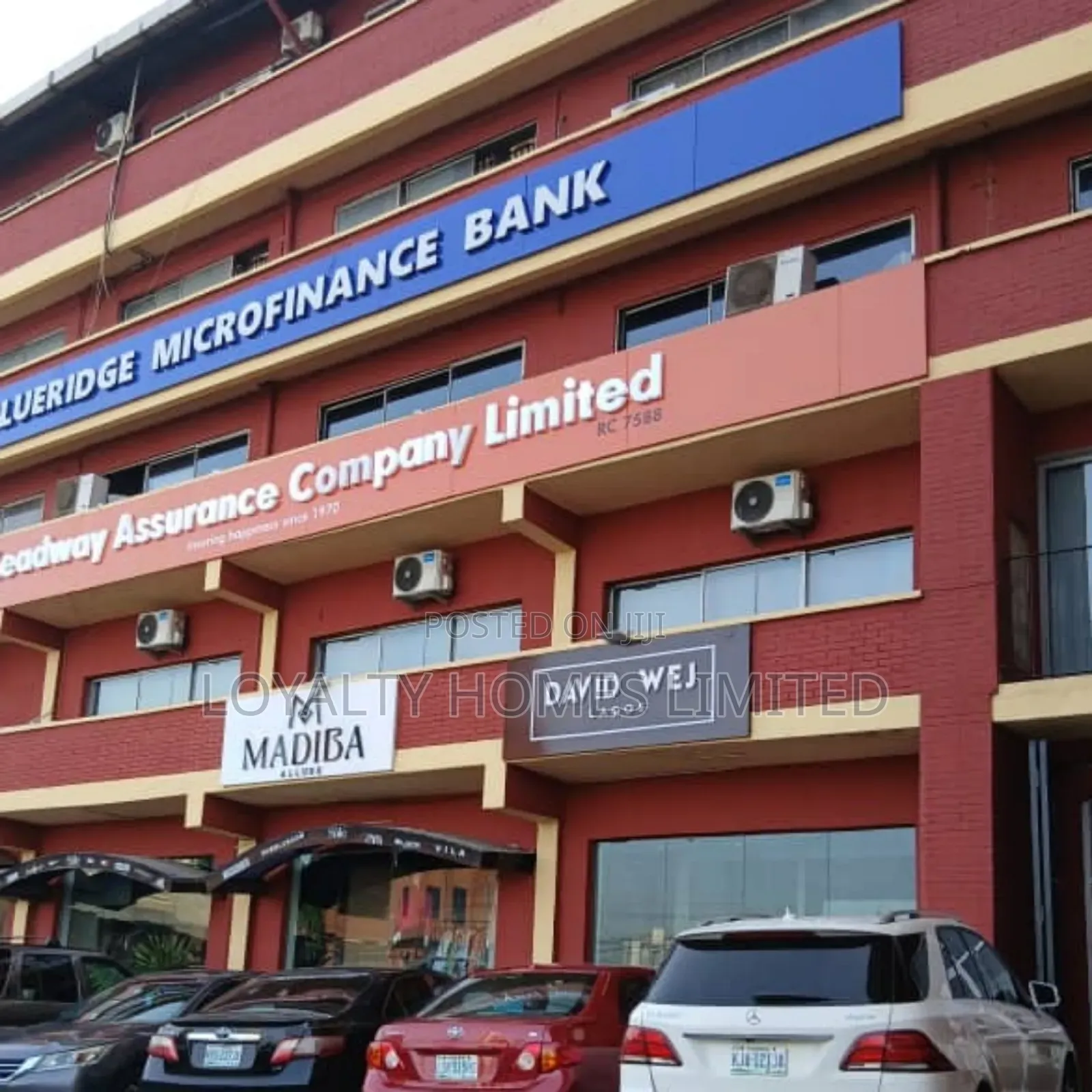Open Plan 5 Storey Commercial Plaza