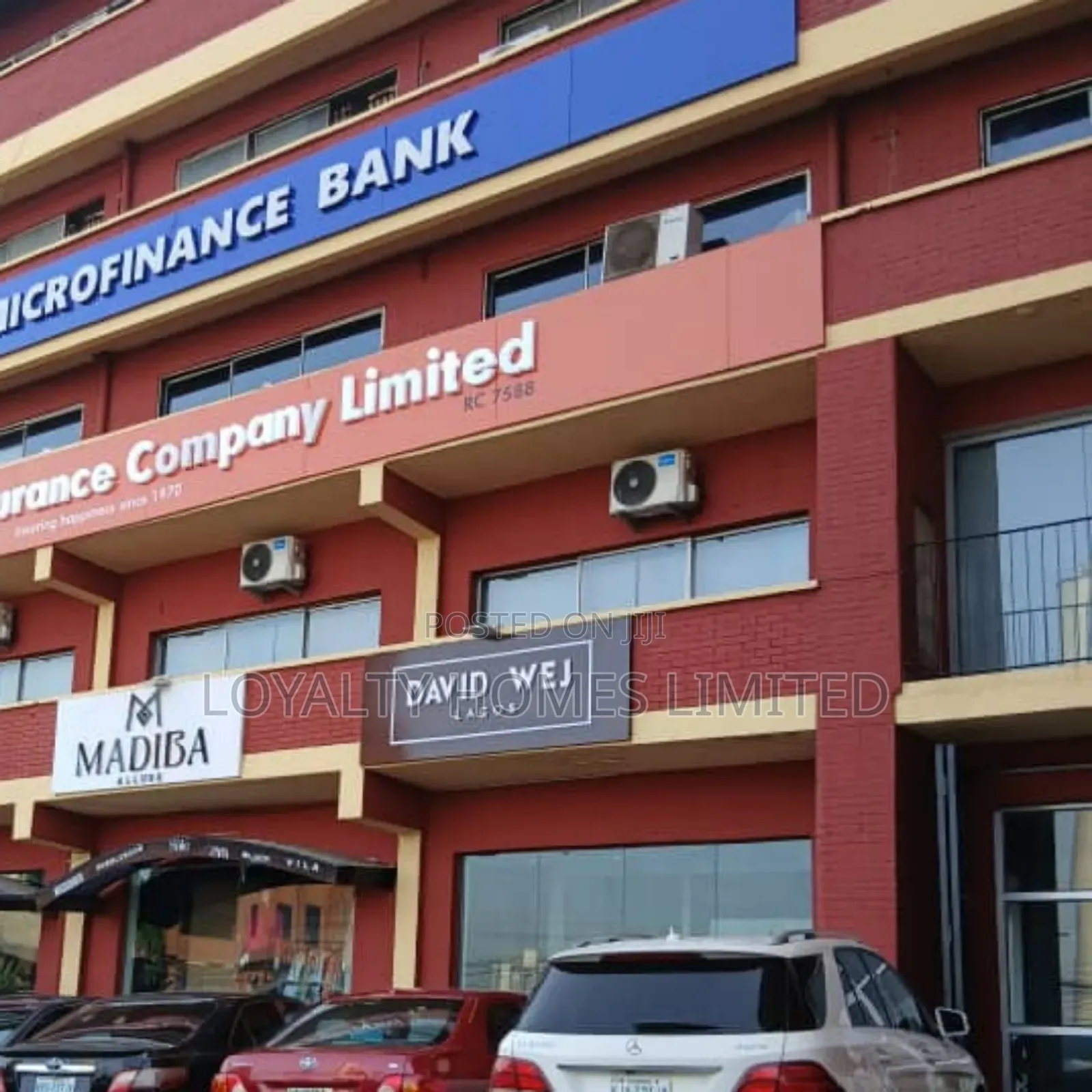 Open Plan 5 Storey Commercial Plaza