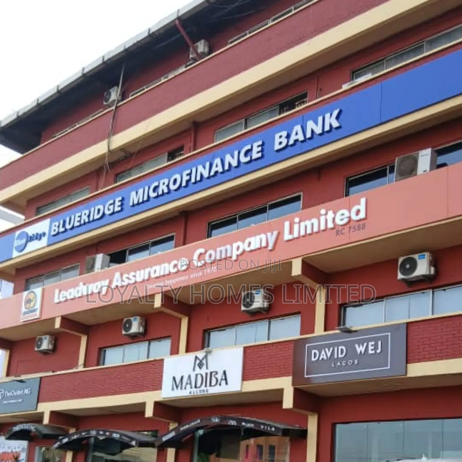 Open Plan 5 Storey Commercial Plaza