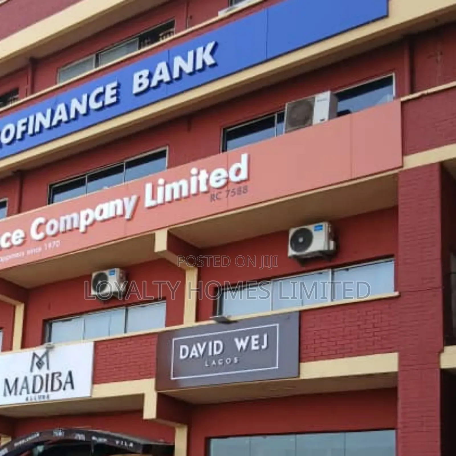 Open Plan 5 Storey Commercial Plaza