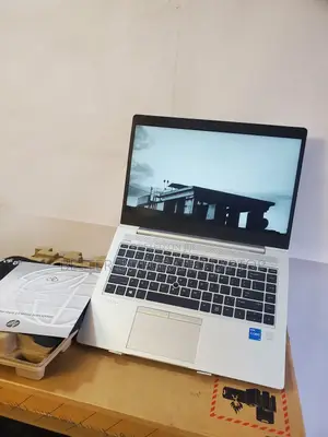 New Laptop HP EliteBook 745 G5 8GB Intel Core i5 SSD 256GB