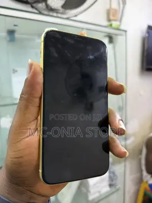 Apple iPhone 11 64 GB Yellow