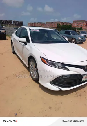Photo - Toyota Camry L FWD (2.5L 4cyl 8AM) 2018 White