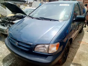 Toyota Sienna LE & 1 hatch 2000 Blue