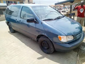 Toyota Sienna LE & 1 hatch 2000 Blue