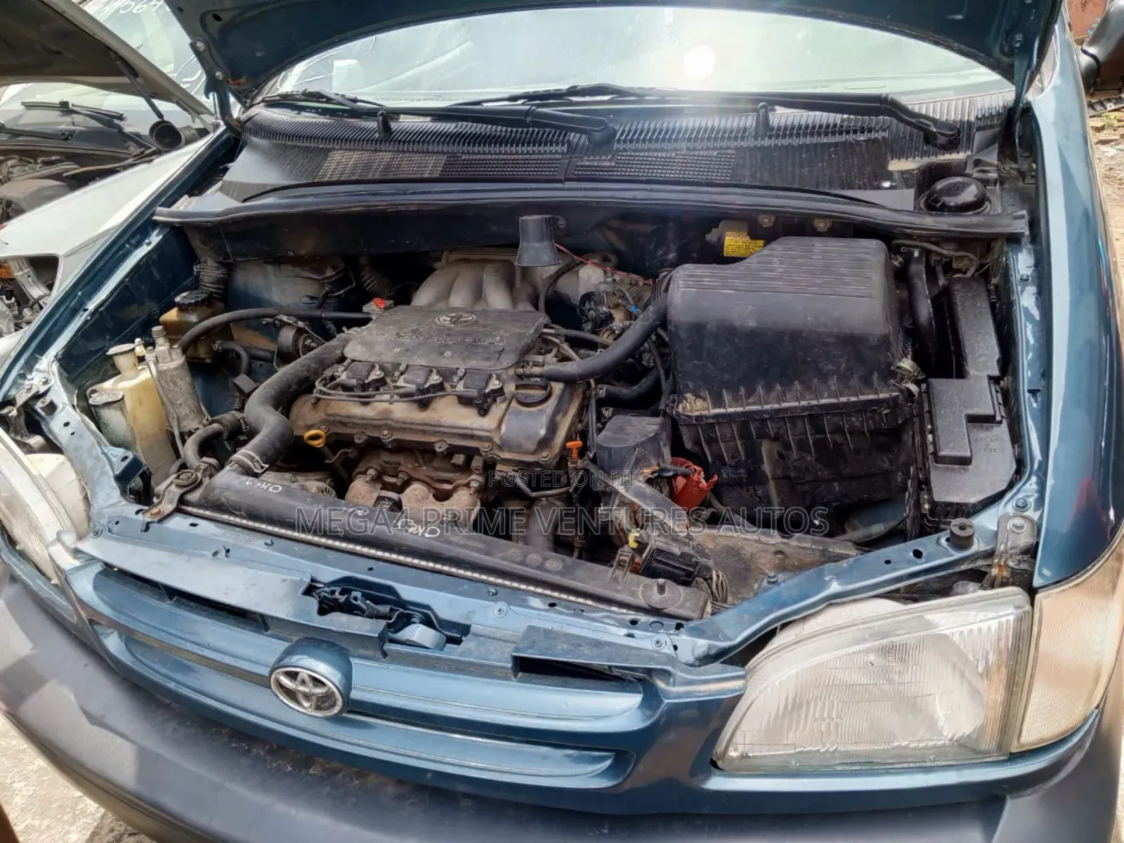Toyota Sienna LE & 1 hatch 2000 Blue