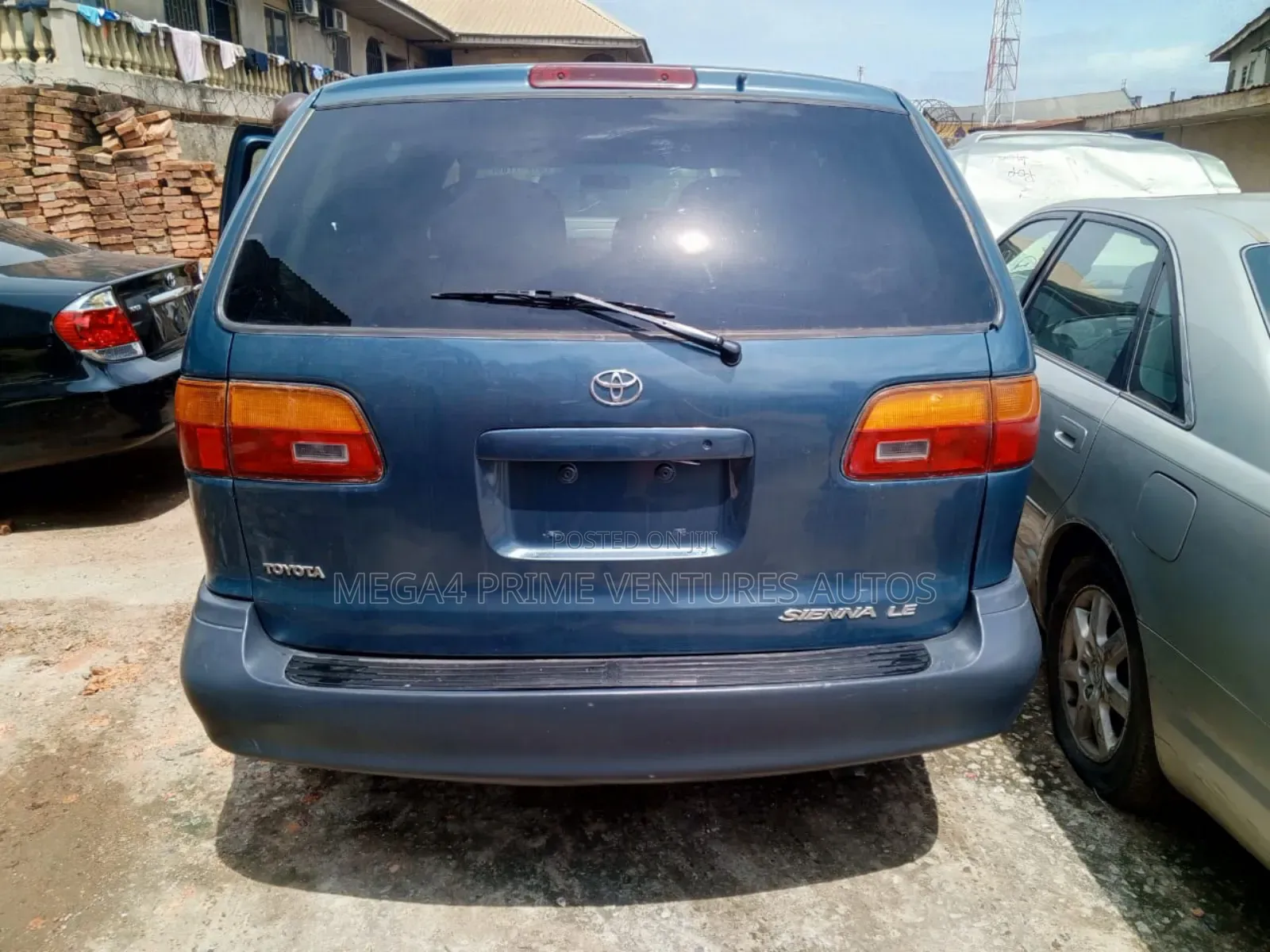Toyota Sienna LE & 1 hatch 2000 Blue