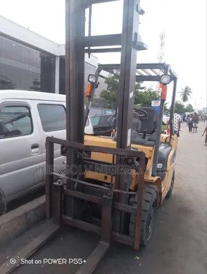 2tons Caterpillar Forklift