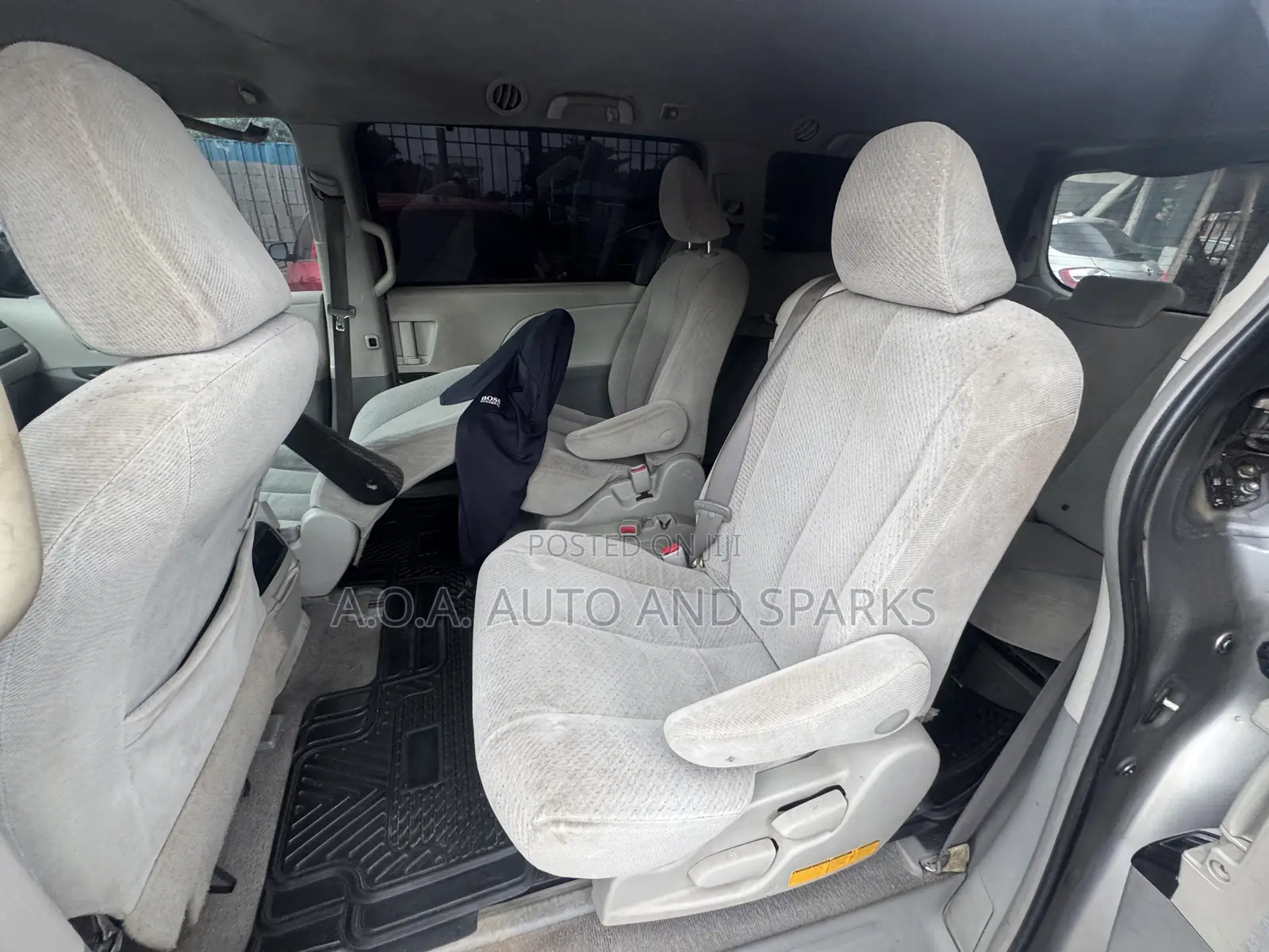 Toyota Sienna 2011 Silver