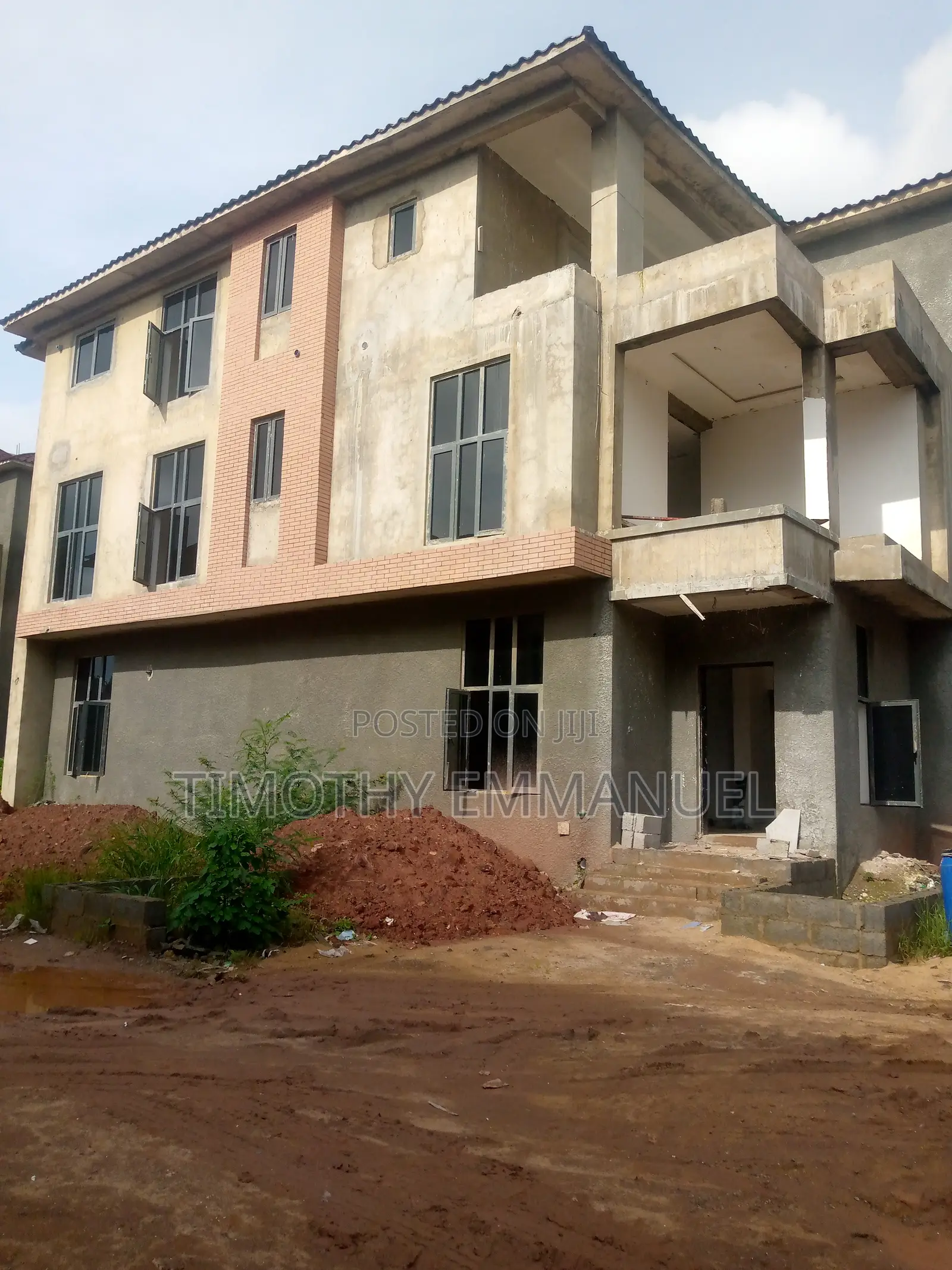 6 Bedrooms Fully Detached Duplex