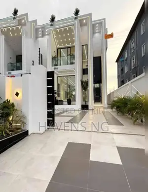 5bdrm Duplex in Chevron for sale