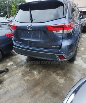Toyota Highlander XLE 4x2 V6 (3.5L 6cyl 8A) 2017 Blue