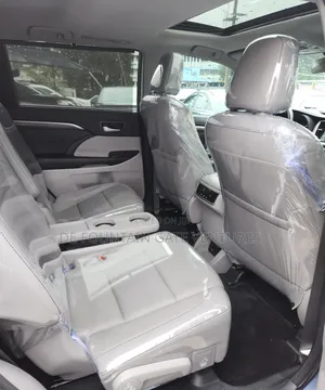 Toyota Highlander XLE 4x2 V6 (3.5L 6cyl 8A) 2017 Blue