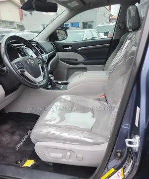 Toyota Highlander XLE 4x2 V6 (3.5L 6cyl 8A) 2017 Blue