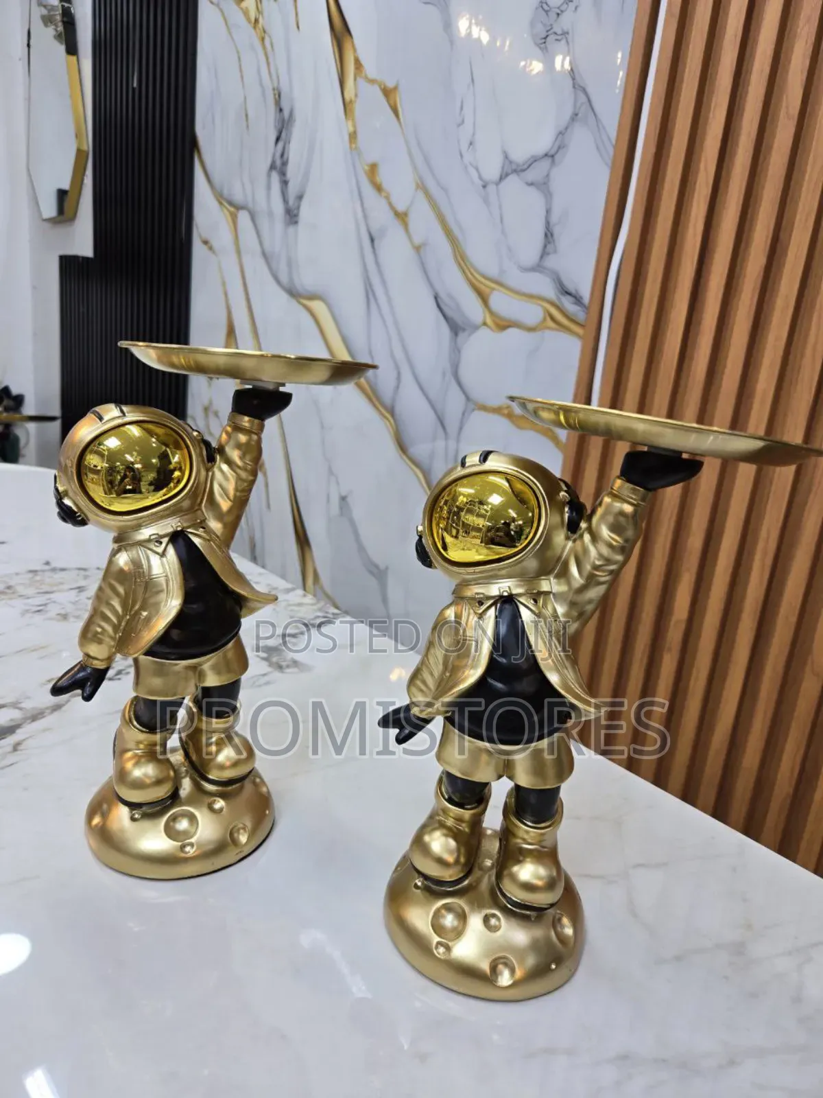 Creative Astronaut Home Decor (28cm)